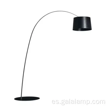 Elegante lámpara de piso de arco para espacios de vida contemporáneos